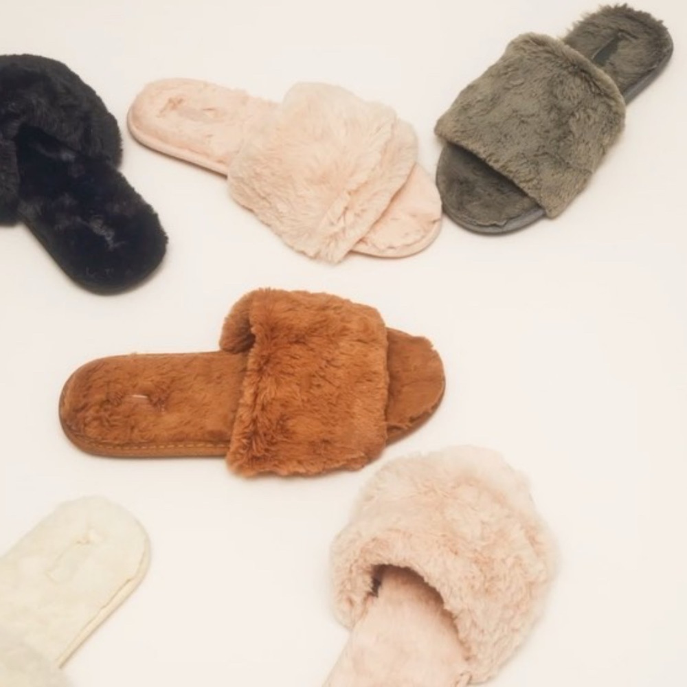 Skims Faux Fur Slippers size 38 6.5 7 Women’s